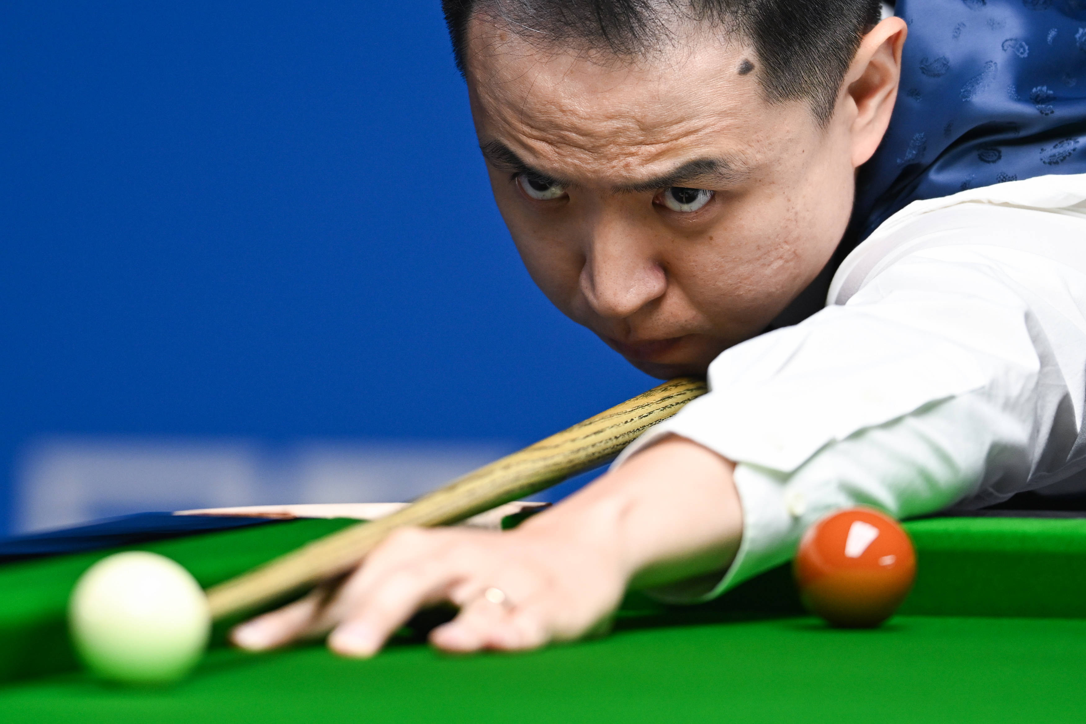 场上全力以 场上全力以